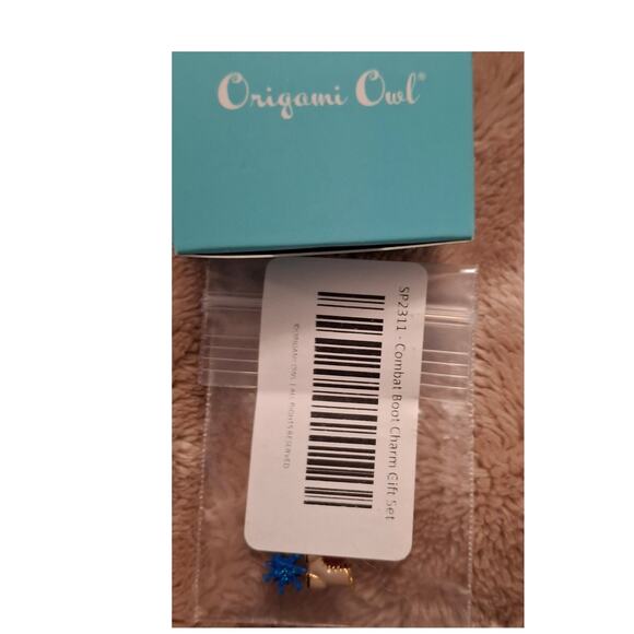 Combat Boot Charm Gift Set Origami Owl - SP2311 - Picture 1 of 2